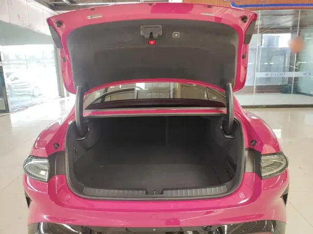 Xiaomi SU7 — Фото автомобиля 18