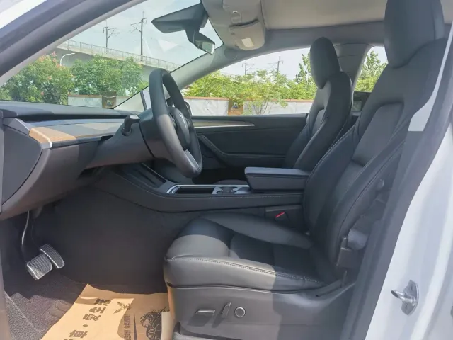 Tesla Model Y — Фото автомобиля 5
