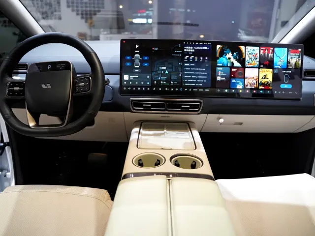 Li Auto MEGA — Фото автомобиля 9