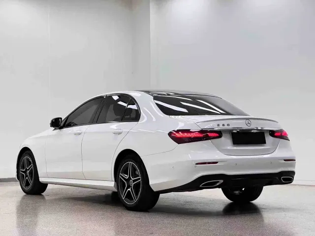 Mercedes-Benz E-Class — Фото автомобиля 28