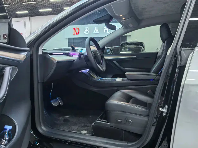 Tesla Model Y — Фото автомобиля 4