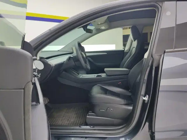 Tesla Model Y — Фото автомобиля 9