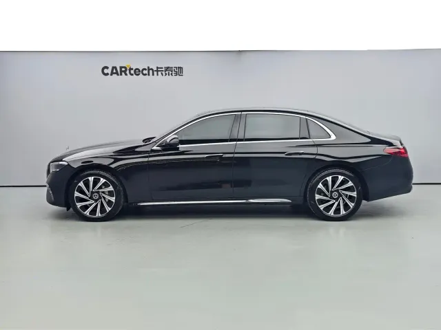 Mercedes-Benz E-Class — Фото автомобиля 3