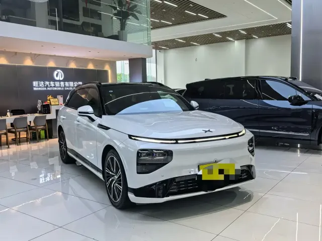 Xpeng G9 — Фото автомобиля 3