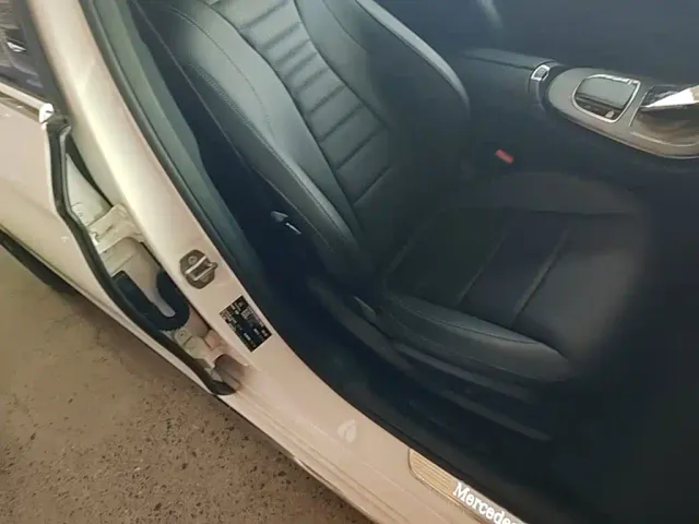 Mercedes-Benz E-Class — Фото автомобиля 24