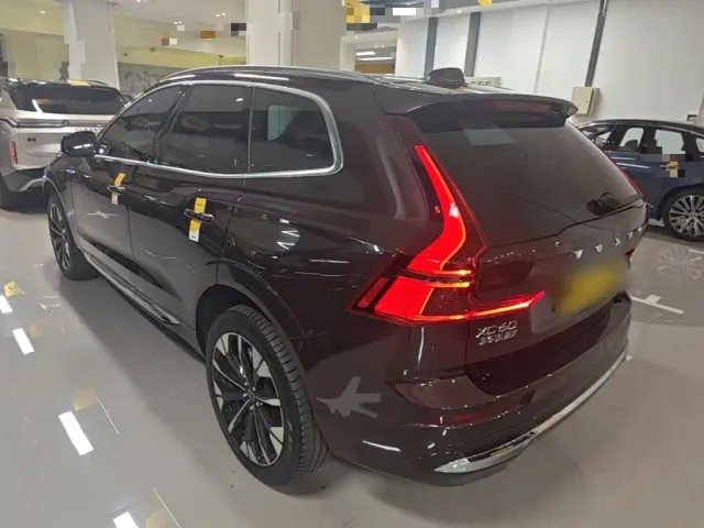 Volvo XC60 — Фото автомобиля 4