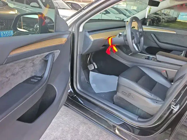 Tesla Model Y — Фото автомобиля 15