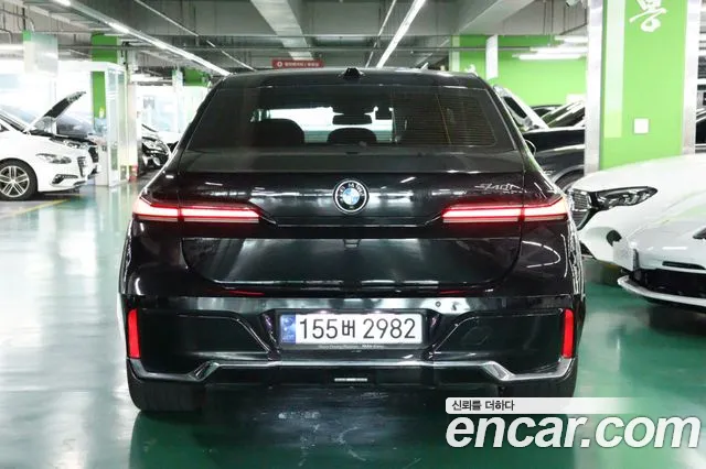 BMW 7-Series — Фото автомобиля 3