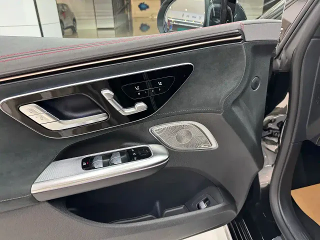 Mercedes-Benz EQE AMG — Фото автомобиля 12