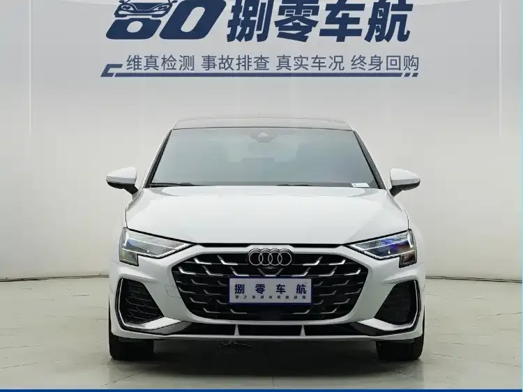 Audi Audi A3 2025 Facelift Sportback 35TFSI Flying Spur Premium + Luxury Selection Package — Фото автомобиля 2