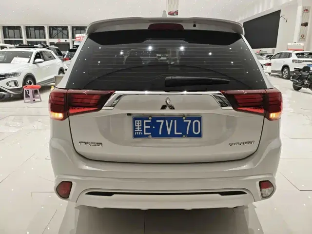 Mitsubishi Outlander — Фото автомобиля 6