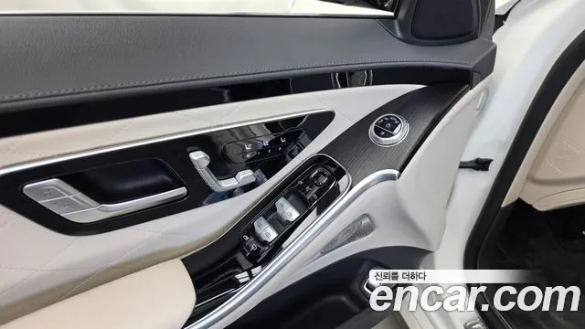 Mercedes-Benz S-Class — Фото автомобиля 30