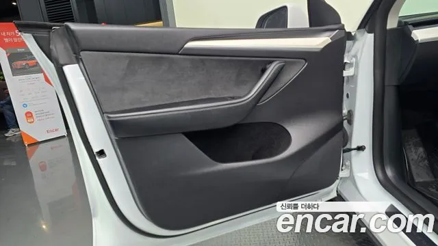 Tesla Model Y — Фото автомобиля 12