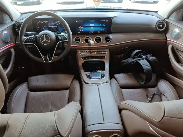 Mercedes-Benz E-Class — Фото автомобиля 9