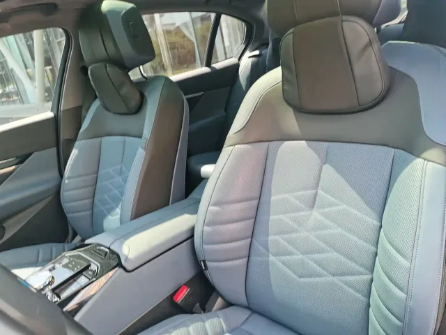 BMW 5 Series — Фото автомобиля 25