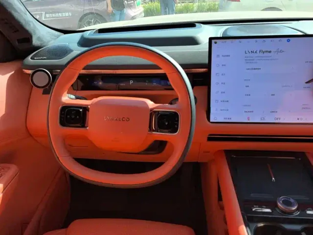 Lynk & Co 900 — Фото автомобиля 15