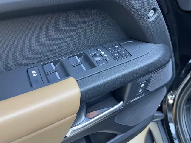 Land Rover Defender — Фото автомобиля 18