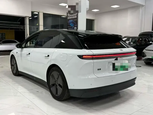 Li Auto i6 — Фото автомобиля 5