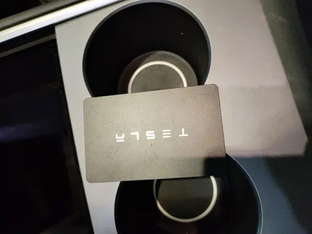 Tesla Model Y — Фото автомобиля 8