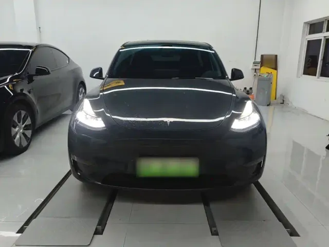 Tesla Model Y — Фото автомобиля 2