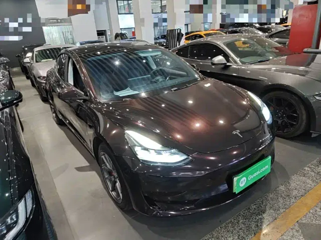 Tesla Model 3 — Фото автомобиля 3