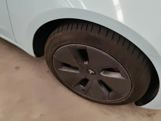 Tesla Model 3 — Фото автомобиля 6
