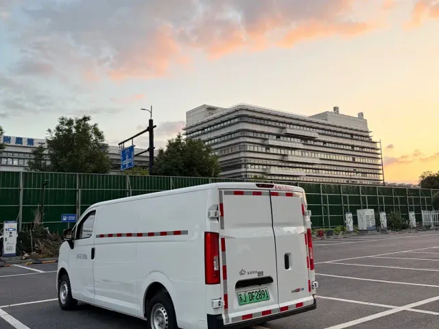 Changan Kuayue Kua Yue Xing Guang EV — Фото автомобиля 4