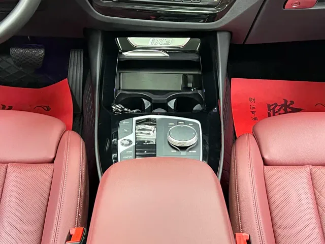 BMW iX3 — Фото автомобиля 15