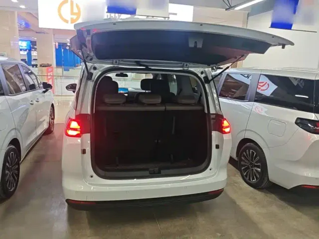 Wuling Starlight 730 — Фото автомобиля 18