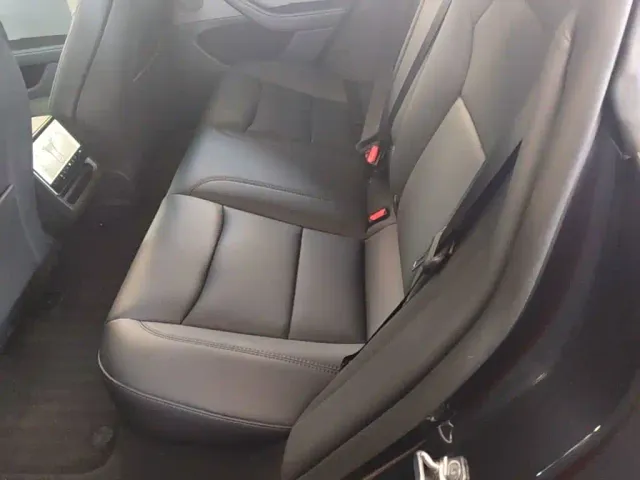 Tesla Model 3 — Фото автомобиля 16