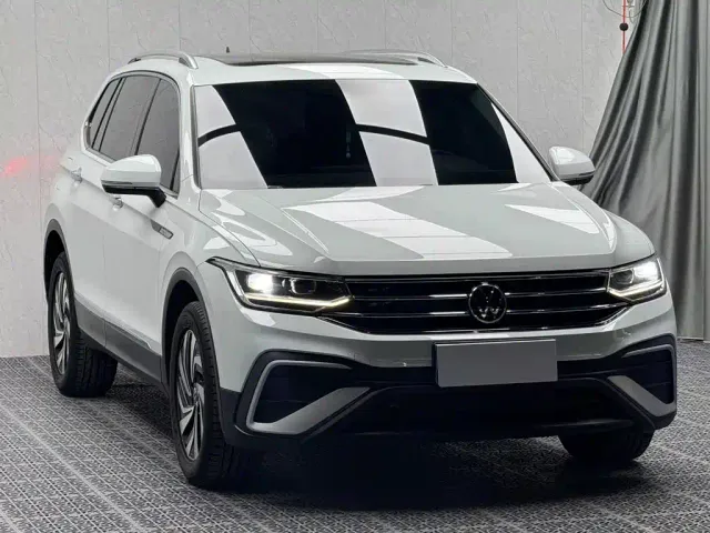 Volkswagen Tiguan L — Фото автомобиля 3