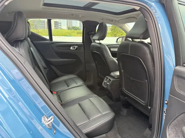 Volvo XC40 — Фото автомобиля 15