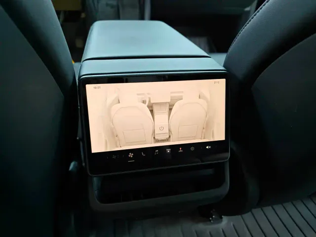 Tesla Model 3 — Фото автомобиля 14