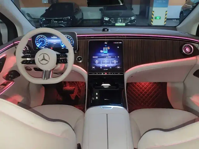 Mercedes-Benz EQE SUV — Фото автомобиля 13