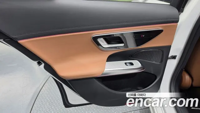 Mercedes-Benz E-Class — Фото автомобиля 14