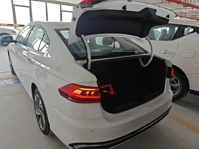 Volkswagen Bora — Фото автомобиля 18