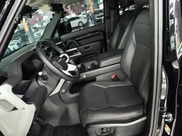 Land Rover Defender — Фото автомобиля 14