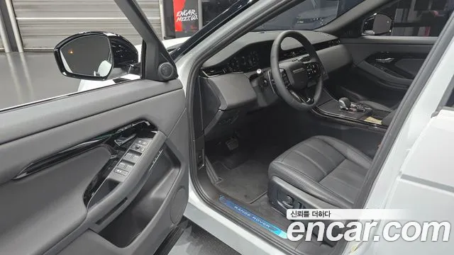 Land Rover Range Rover Evoque Range Rover Evoque 2 поколение — Фото автомобиля 11