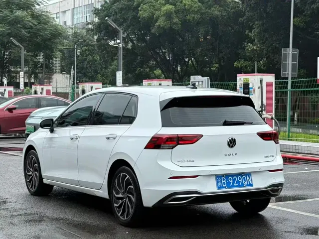 Volkswagen Golf — Фото автомобиля 8