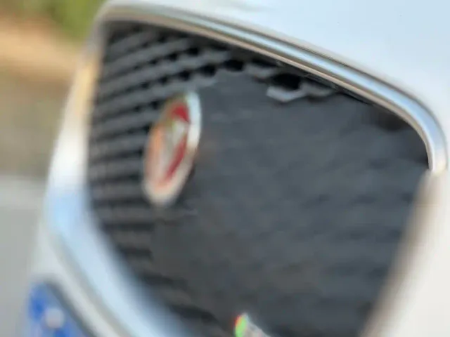 Jaguar XEL — Фото автомобиля 19