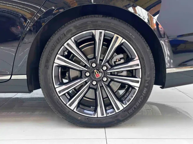 Hongqi H9 — Фото автомобиля 7