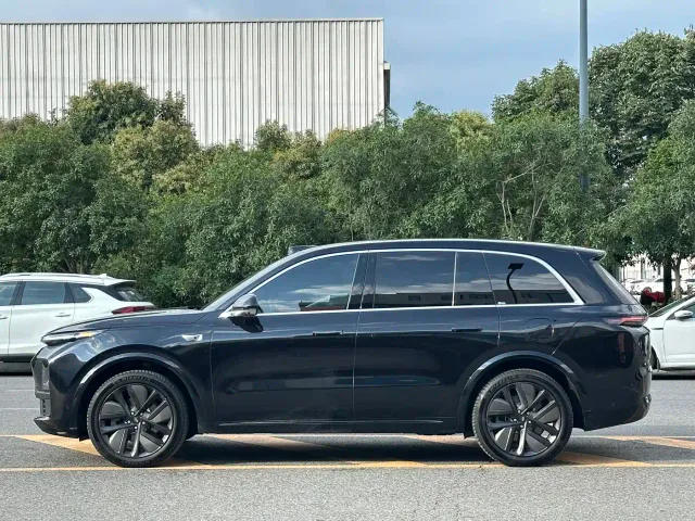 Li Auto L8 — Фото автомобиля 6