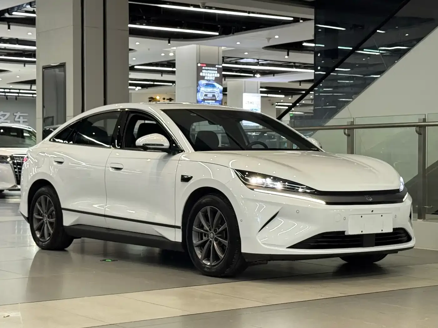 BYD Qin L 2025 EV 545KM Superior — Фото автомобиля 3