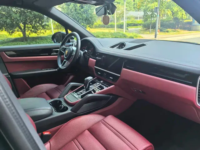 Porsche Cayenne — Фото автомобиля 11