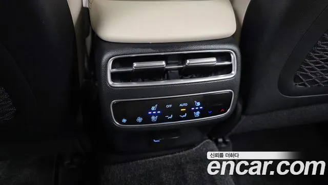 Genesis GV70 — Фото автомобиля 24
