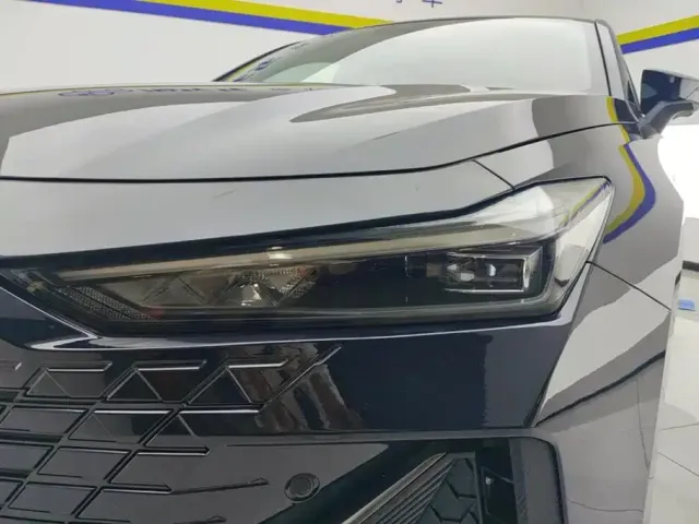 Changan Changan UNI-V 2022 1.5T Premium Model — Фото автомобиля 5