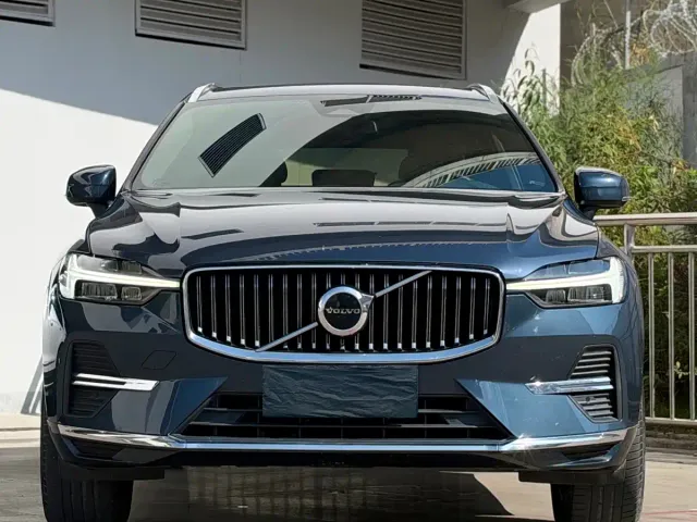 Volvo XC60 — Фото автомобиля 2