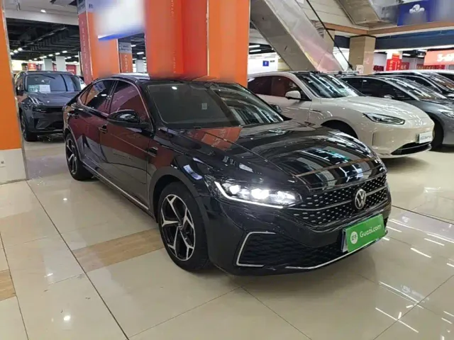 Volkswagen Passat — Фото автомобиля 21