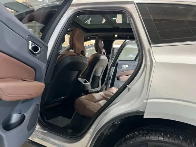 Volvo XC60 — Фото автомобиля 17