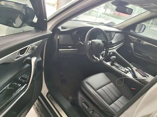Changan CS95 — Фото автомобиля 15